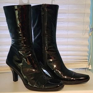 Me Too shiny black boots